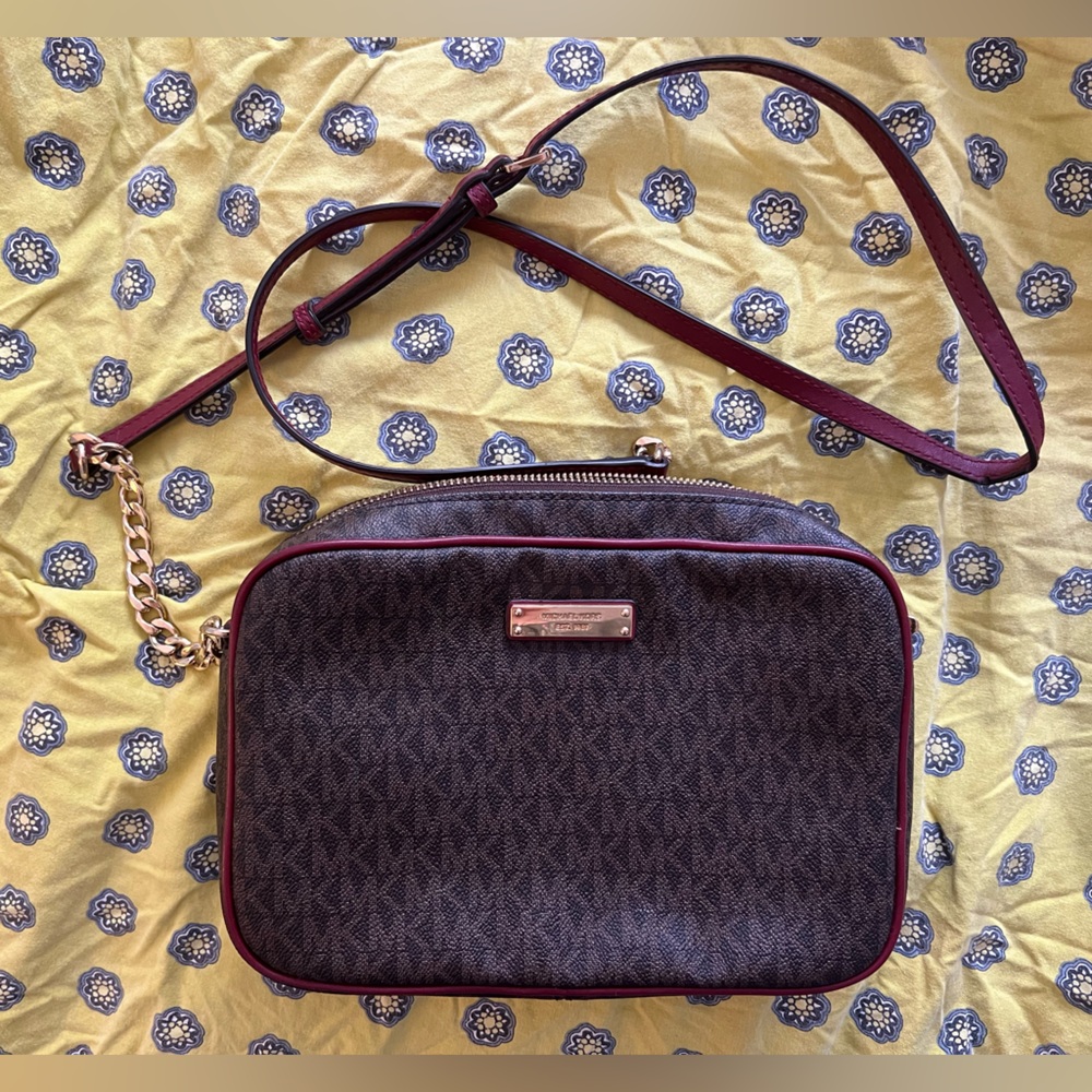 Micheal Kors crossbody purse